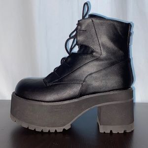 Demonia RANGER-102 Platform Boots